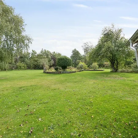 Dom wakacyjny With Large Garden By Limfjord Storvorde